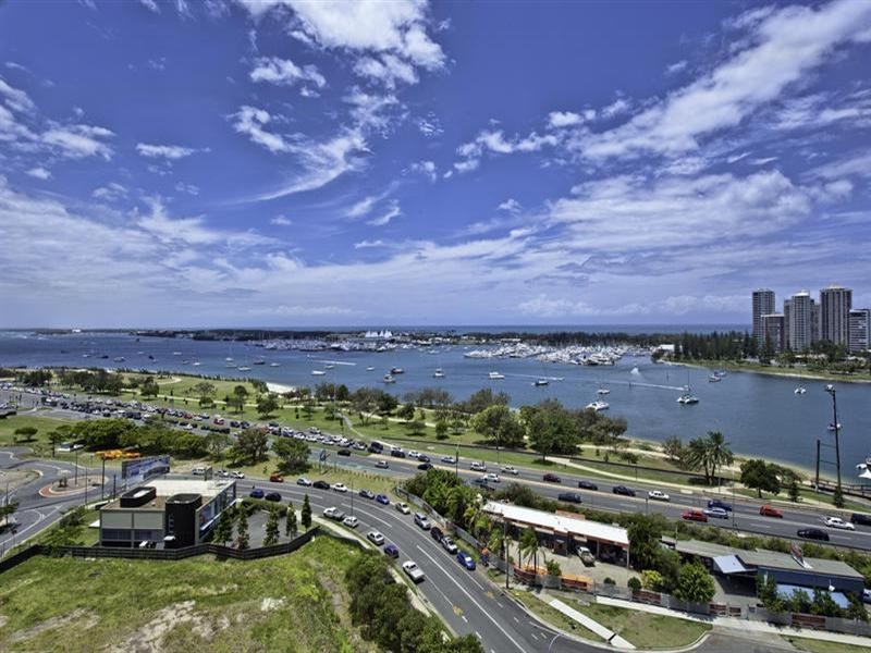 4 Como Crescent, Southport QLD 4215