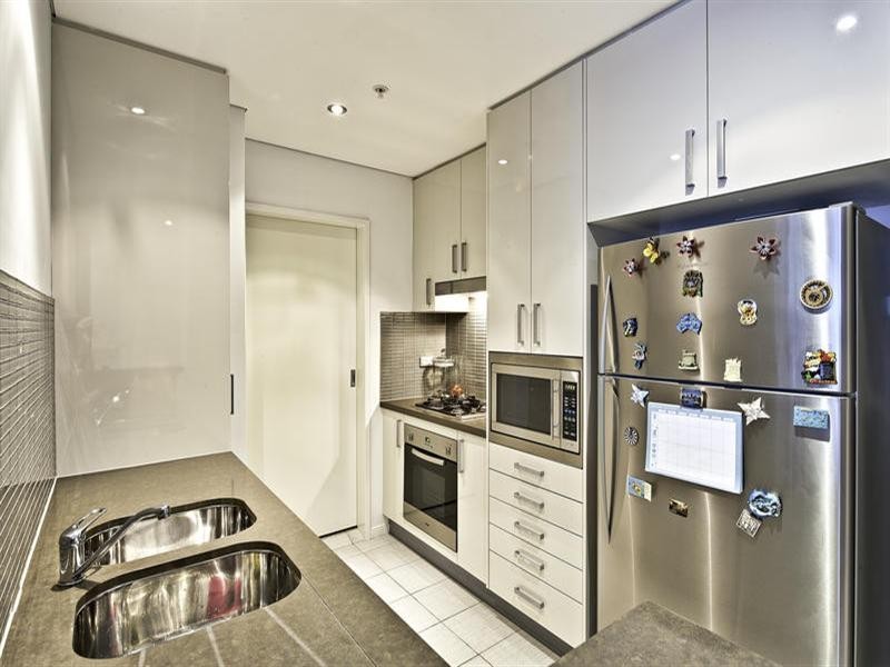 4 Como Crescent, Southport QLD 4215