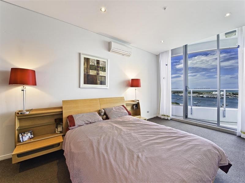 4 Como Crescent, Southport QLD 4215