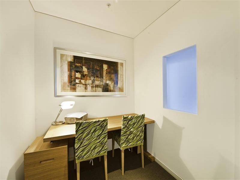 4 Como Crescent, Southport QLD 4215