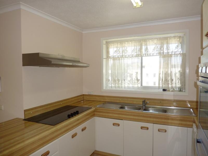 10 192 Ferny Avenue, Main Beach QLD 4217