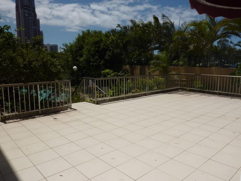 10 192 Ferny Avenue, Main Beach QLD 4217