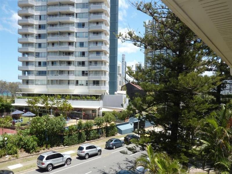 10 192 Ferny Avenue, Main Beach QLD 4217