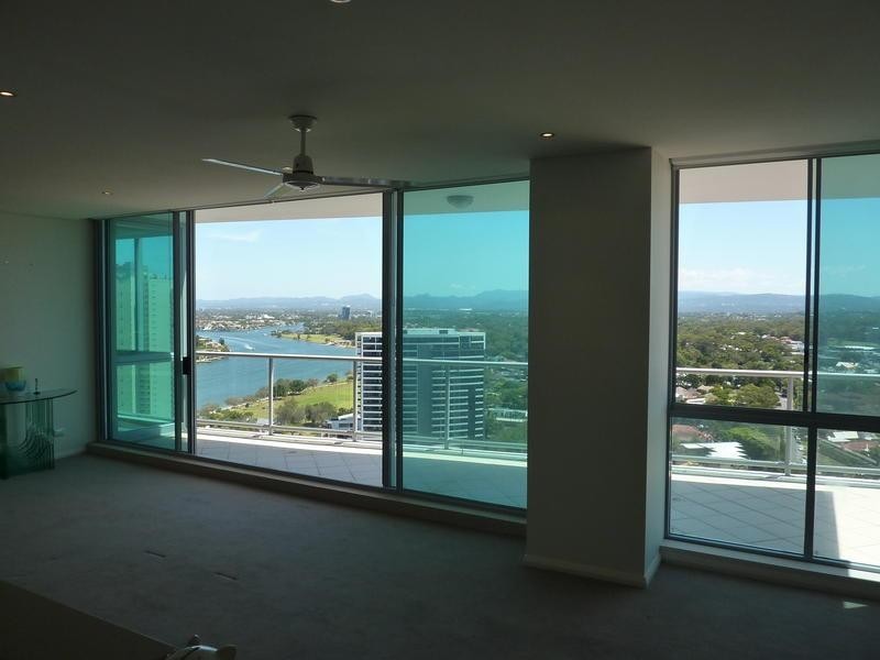 1 Como Crescent, Southport QLD 4215