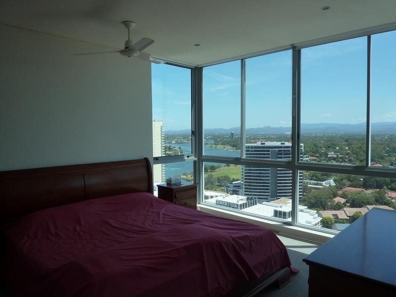 1 Como Crescent, Southport QLD 4215