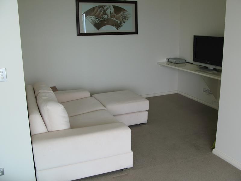 1 Como Crescent, Southport QLD 4215