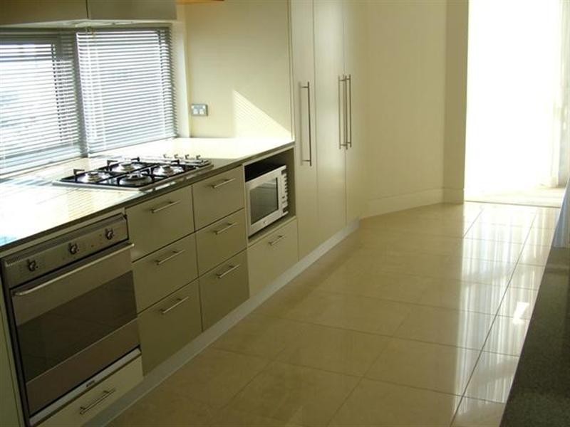 1 Lennie Avenue, Main Beach QLD 4217