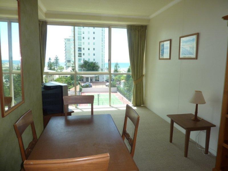 52 Pacific Street, Main Beach QLD 4217