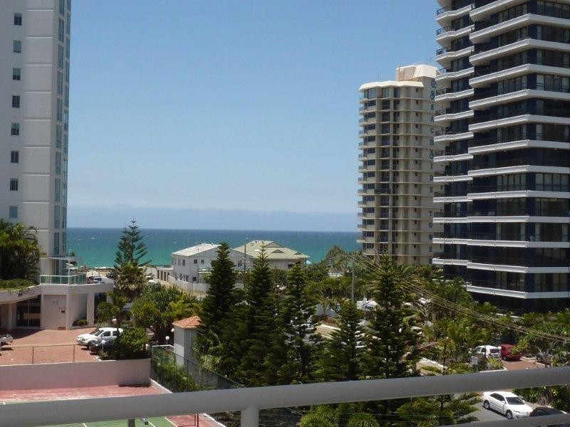 52 Pacific Street, Main Beach QLD 4217