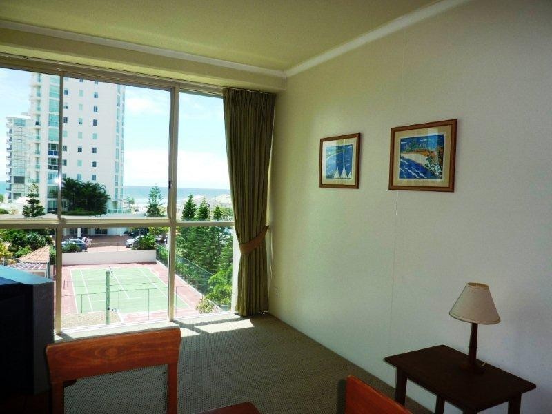 52 Pacific Street, Main Beach QLD 4217