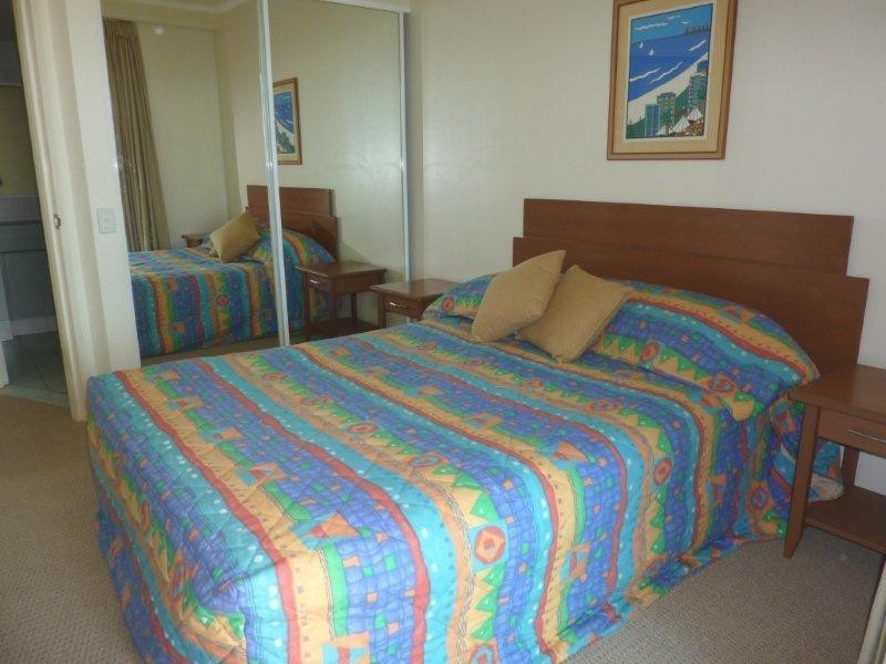 52 Pacific Street, Main Beach QLD 4217