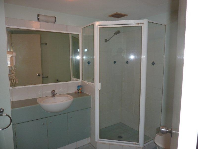 52 Pacific Street, Main Beach QLD 4217