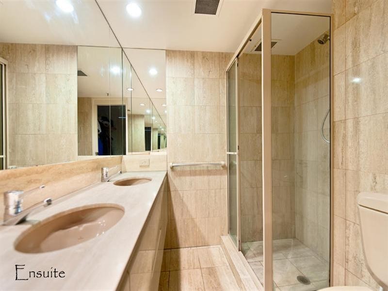 1 Serisier Avenue, Main Beach QLD 4217