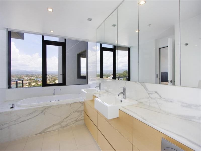 6 The Esplanade, Burleigh Heads QLD 4220