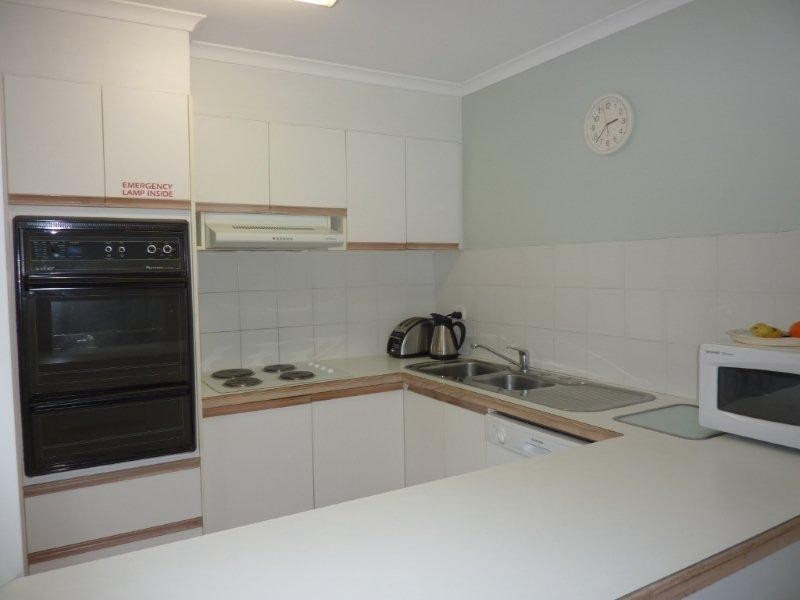 11 Breaker Street, Main Beach QLD 4217