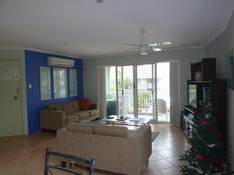 11 Breaker Street, Main Beach QLD 4217