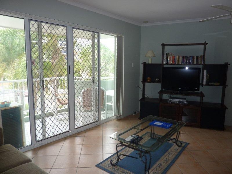 11 Breaker Street, Main Beach QLD 4217