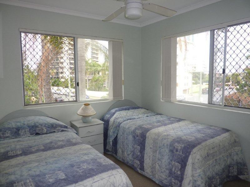 11 Breaker Street, Main Beach QLD 4217