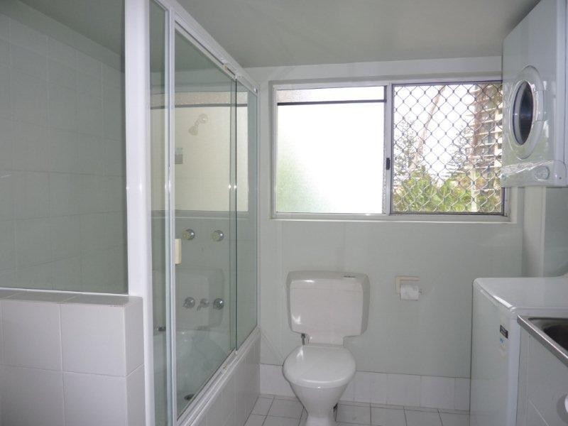 11 Breaker Street, Main Beach QLD 4217