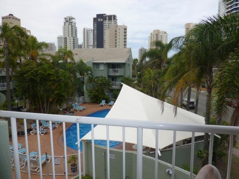 11 Breaker Street, Main Beach QLD 4217