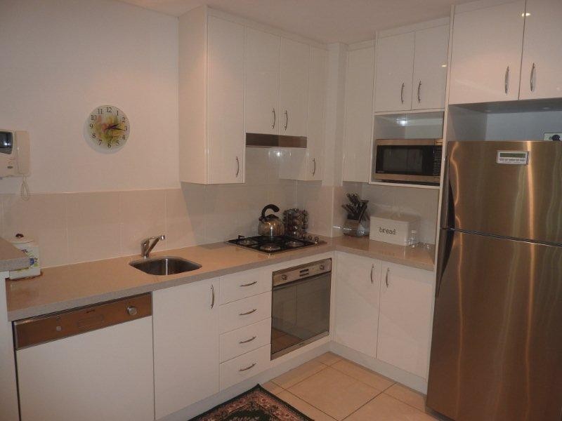 1 Como Crescent, Southport QLD 4215