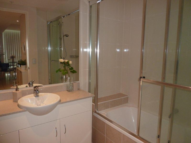 1 Como Crescent, Southport QLD 4215