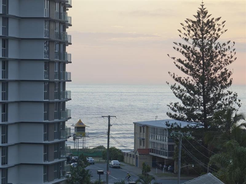 15 Breaker Street, Main Beach QLD 4217