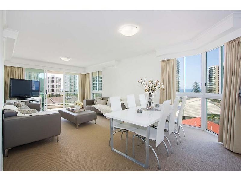 15 Breaker Street, Main Beach QLD 4217