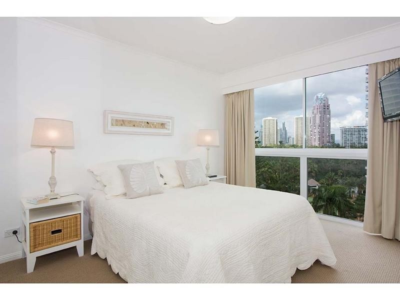 15 Breaker Street, Main Beach QLD 4217