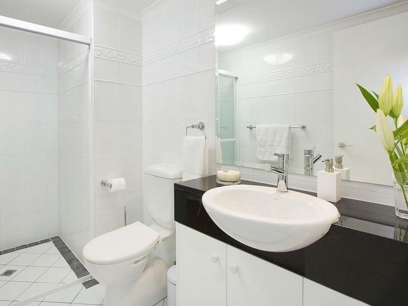 15 Breaker Street, Main Beach QLD 4217