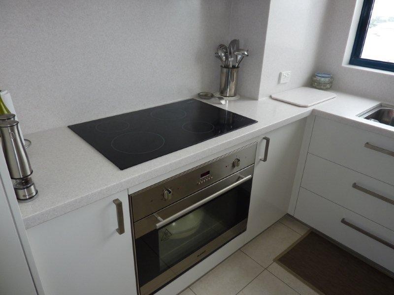 22 Montgomery Avenue, Main Beach QLD 4217