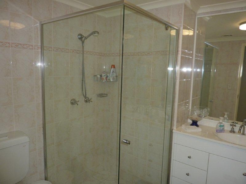 22 Montgomery Avenue, Main Beach QLD 4217