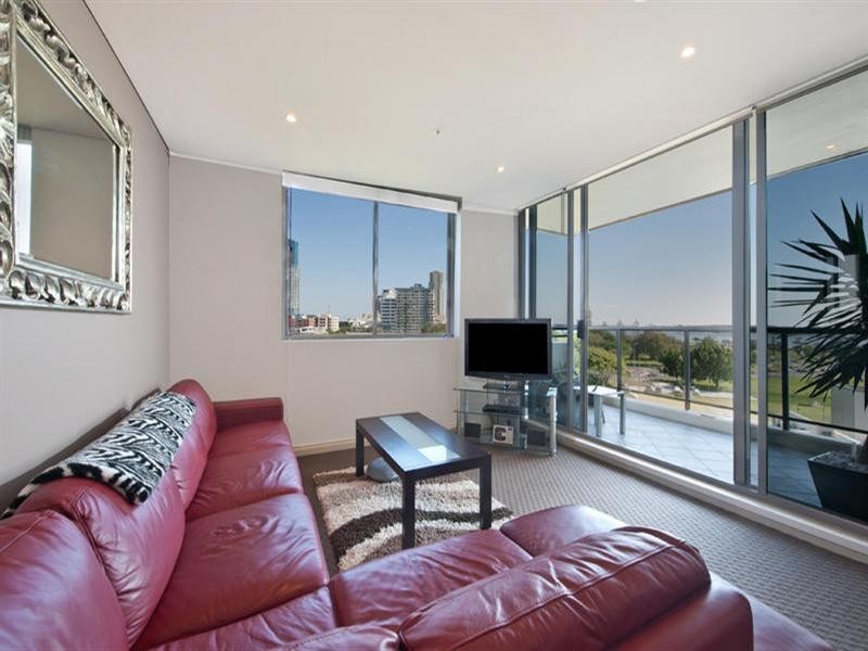 3 Como Crescent, Southport QLD 4215