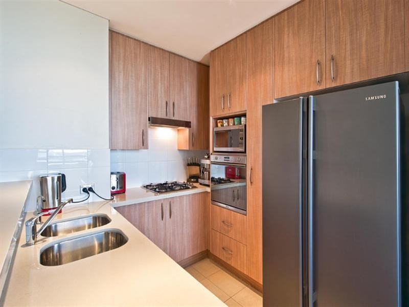 3 Como Crescent, Southport QLD 4215