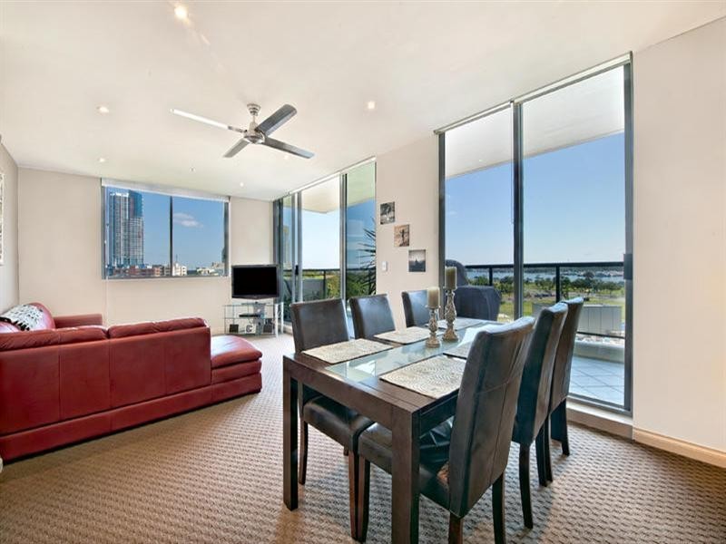 3 Como Crescent, Southport QLD 4215