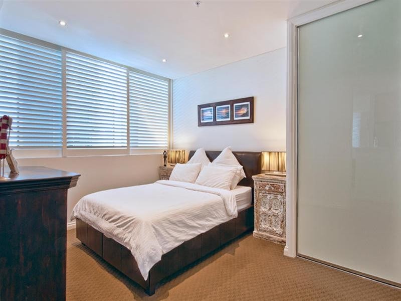 3 Como Crescent, Southport QLD 4215