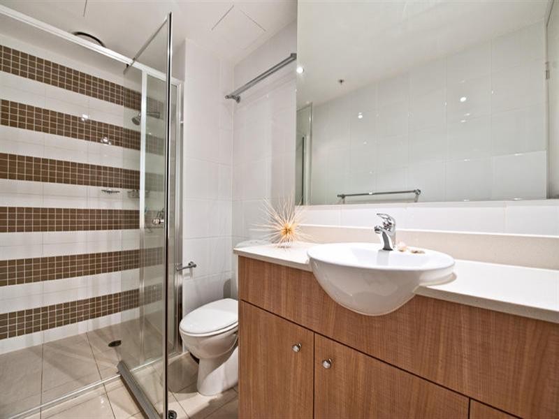 3 Como Crescent, Southport QLD 4215