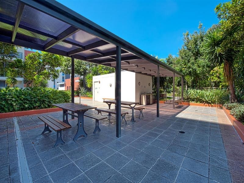 3 Como Crescent, Southport QLD 4215