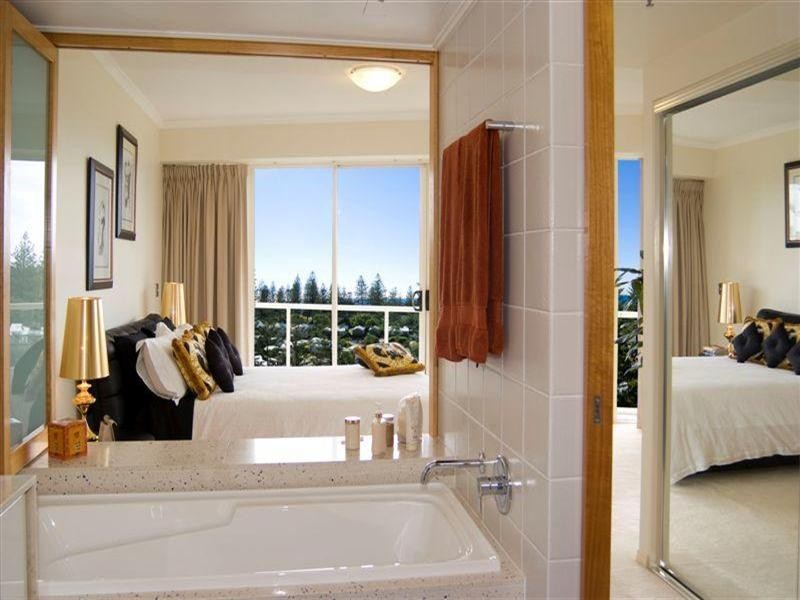 1 Lennie Avenue, Main Beach QLD 4217