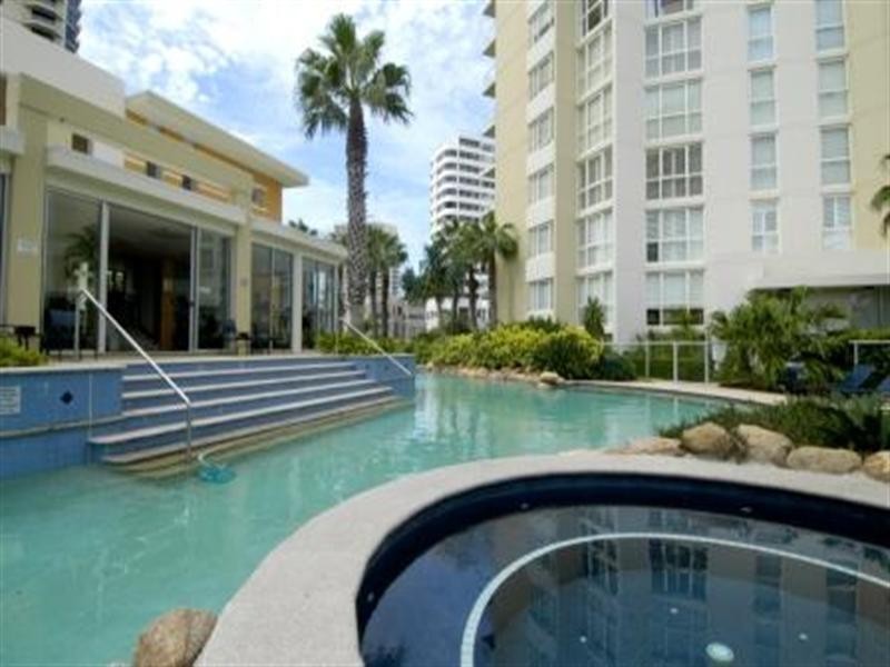 1 Lennie Avenue, Main Beach QLD 4217