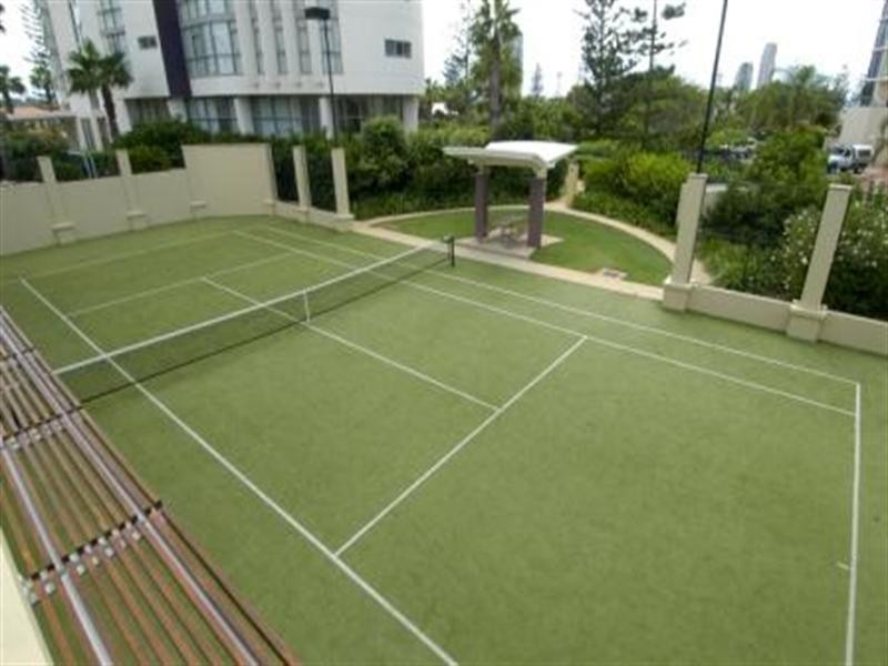 1 Lennie Avenue, Main Beach QLD 4217