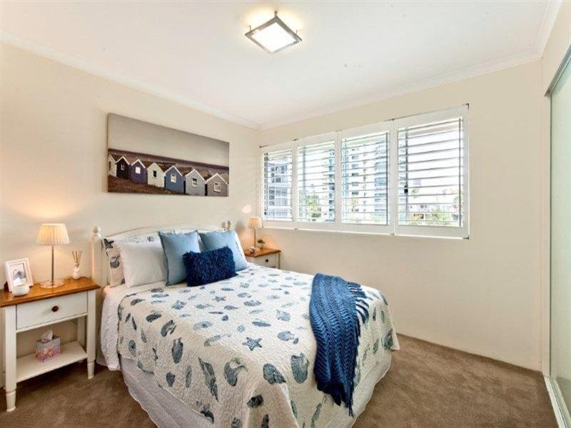 25 Pacific Street, Main Beach QLD 4217