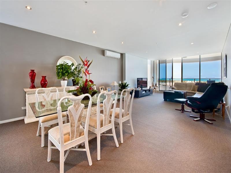 4 Como Crescent, Southport QLD 4215