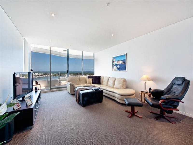 4 Como Crescent, Southport QLD 4215