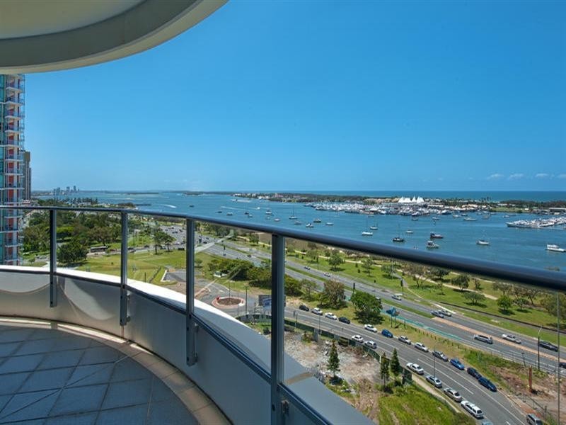 4 Como Crescent, Southport QLD 4215