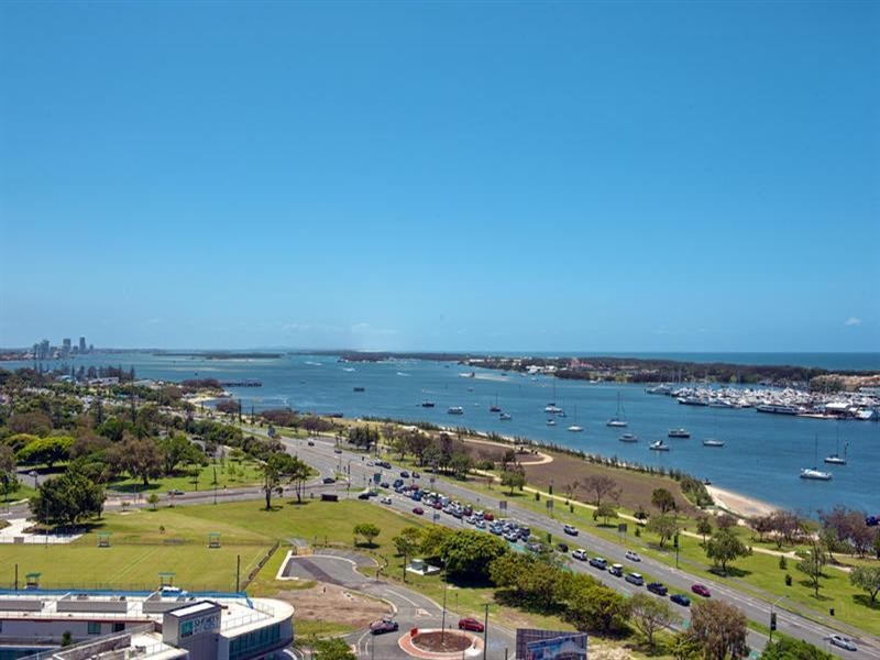 4 Como Crescent, Southport QLD 4215