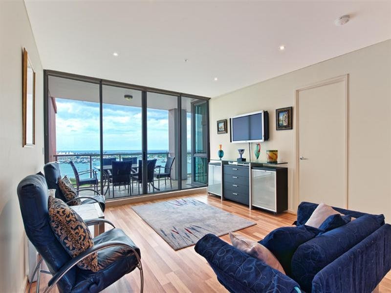 1 Como Crescent, Southport QLD 4215