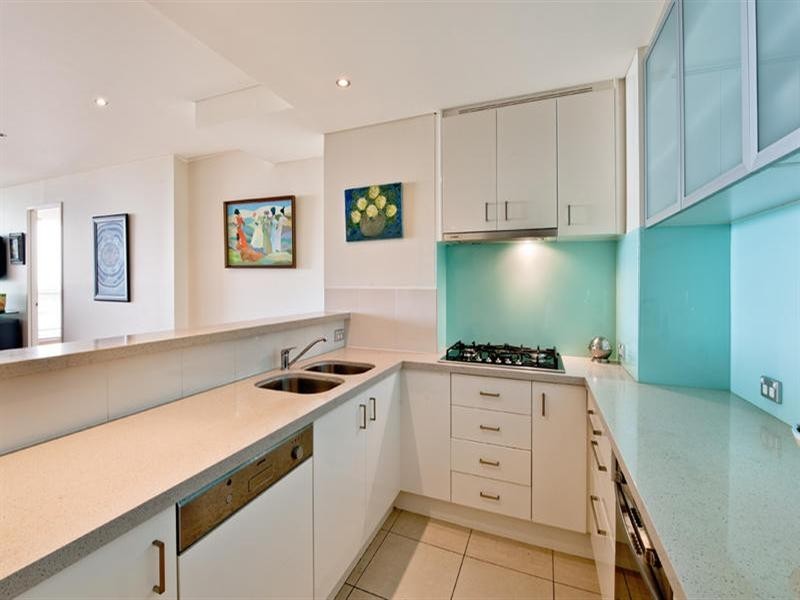 1 Como Crescent, Southport QLD 4215