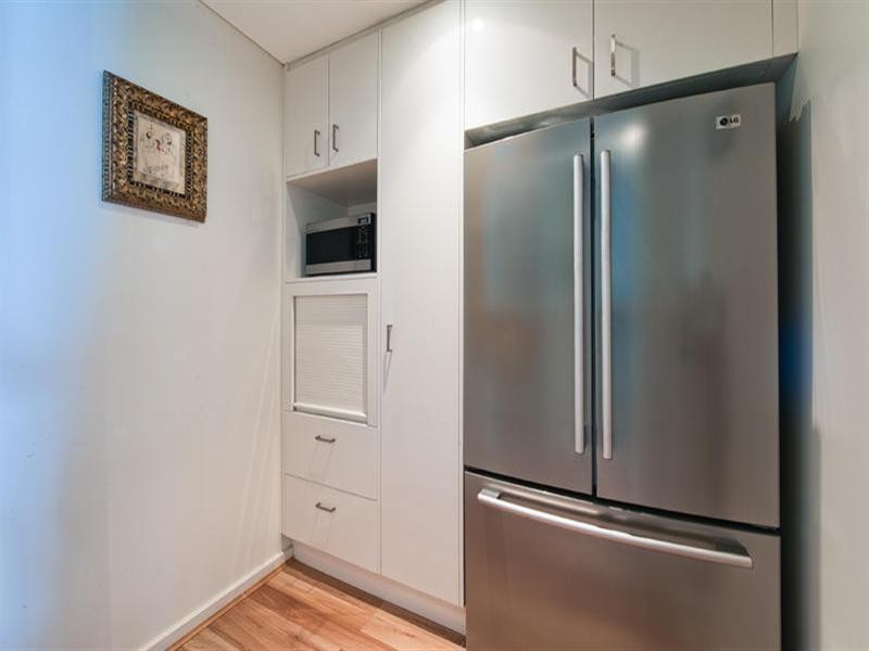 1 Como Crescent, Southport QLD 4215