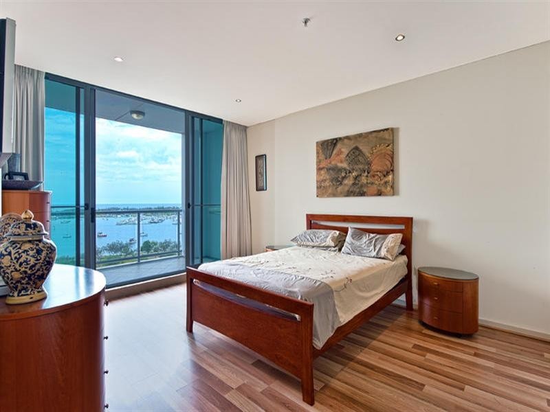 1 Como Crescent, Southport QLD 4215
